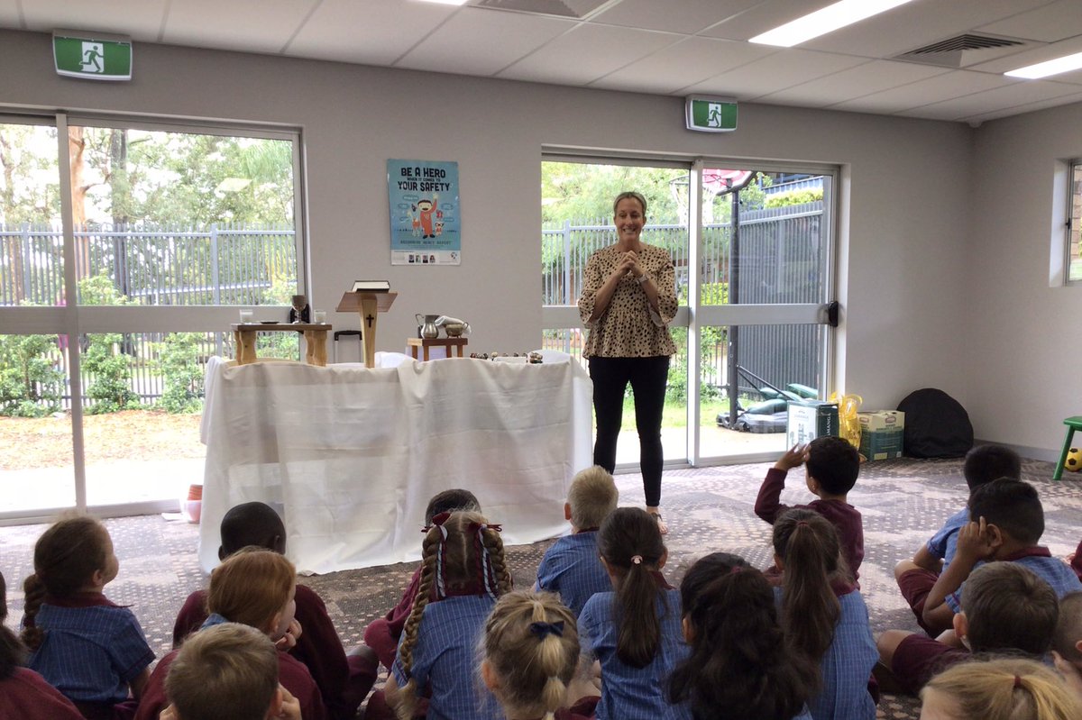 MsOLeary6's tweet photo. Thanks so much to our fabulous APRE who led the children through the history and tradition of Mass; learning about what celebrating Mass means to us as believers. The Year Ones were so engaged in their learning. @MadeleinNeill @Mrs_Lynagh2021 @stbernardines 🙏 https://t.co/KuYMiDcuSz