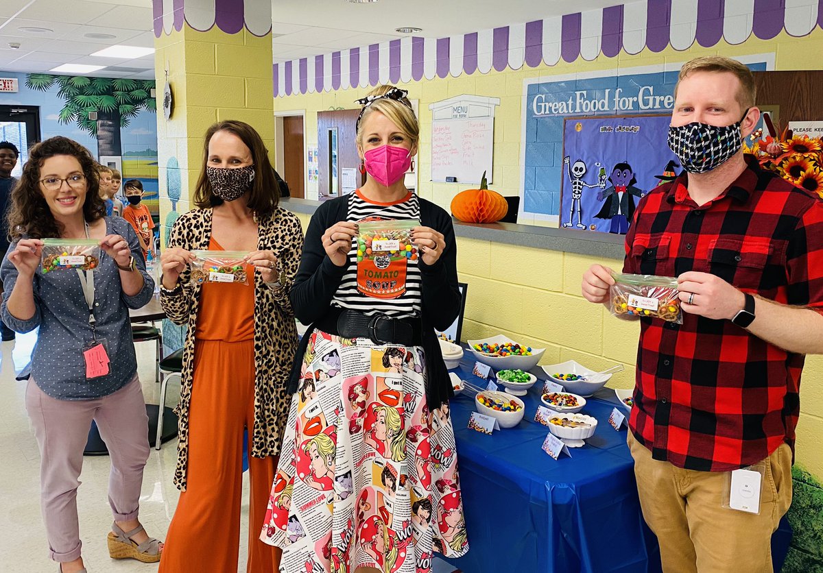 HESHORNETSROCK's tweet photo. Did you know today was National M&amp;M Day? Well…@HESHORNETSROCK we love to find any opportunity to celebrate our “M&amp;M” staff, because they are “Marvelous and Magnificent!” They were treated to a M&amp;M Bar! #spreadingjoy @saludaschools https://t.co/Oyaxv3CSDN