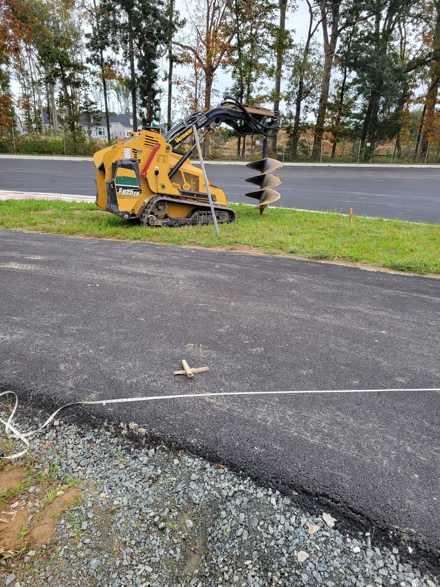 kenny_terhune's tweet photo. Out here helping the world go around while waiting on #AMCSqeeze installing signs #AMC #signs #signshops #install https://t.co/wsZ4BqmfaV