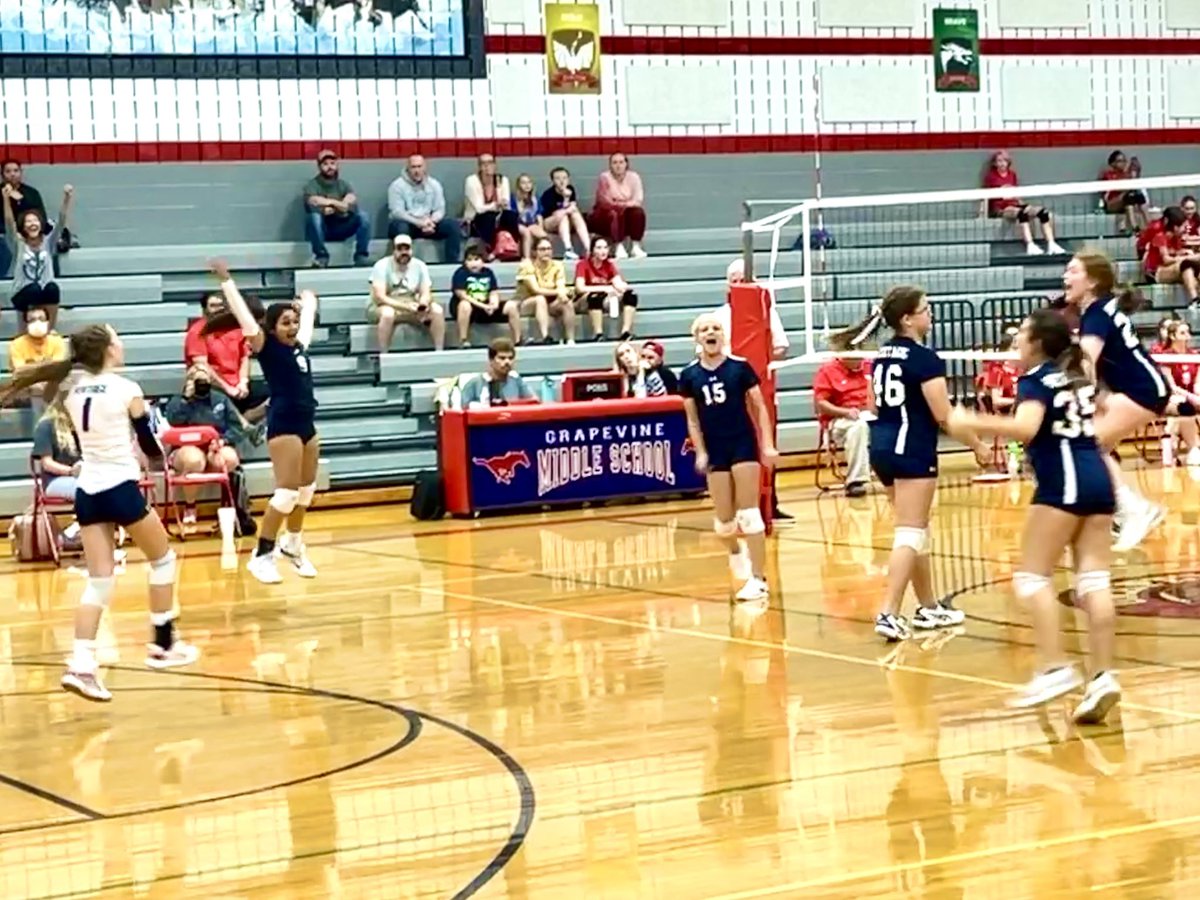 quixexp's tweet image. A little lightning can’t stop HMS Bronco Pride - 7th grade football game gets canceled due to weather… so the football players support the Volleyball team! 🏈⚡️🏐 #WeAreHMS 

@HMSBoysAth @Heritage_GA @HMS_Ath_Booster 
#HMSBroncos #GoBroncos #ProudToBeABronco #PR1DE