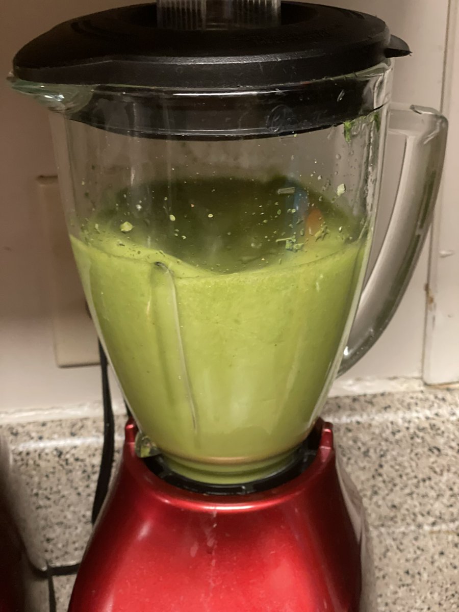 CgossM's tweet photo. Not waiting until January, my wellness reboot starts now!! #GREENmachine #JuicingRocks https://t.co/LU5UxFgcET