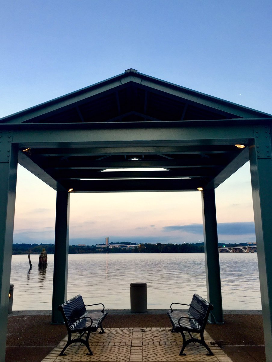 HobanGirl's tweet photo. I saw above a sea of hills
A solitary planet shine,
And there was no one near or far
To keep the world from being mine.
— Sara Teasdale, Autumn Dusk
The sun gilded #WilsonBridge as the moon and Venus rose in a tender southern sky. A calm, peach-colored dusk. #Potomac #MGMGrand https://t.co/Nt2iBTlgmA