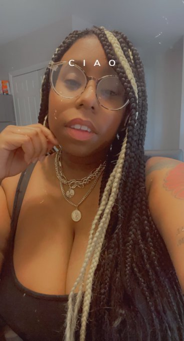 Eye contact is ESSENTIAL https://t.co/R0fz9kad9F