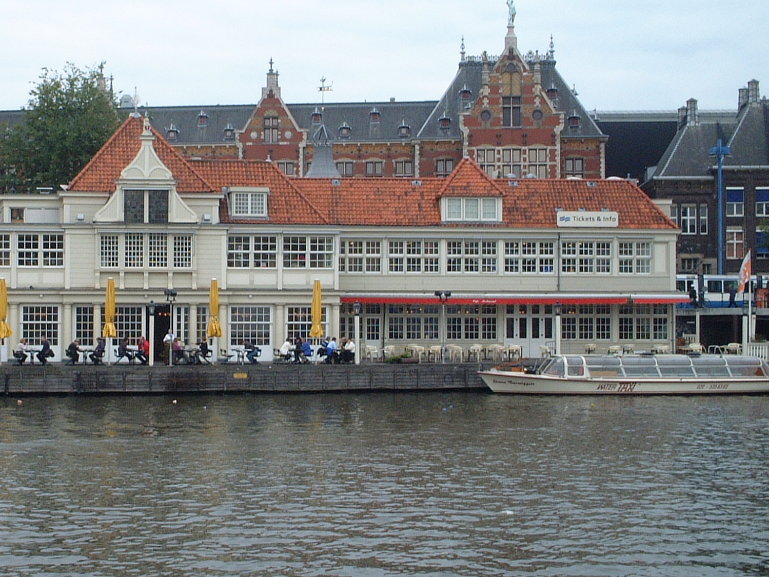 ハウステンボス公式 どっちがハウステンボス 場内を優雅に回るクルーズ船 今回はその桟橋から出題 2枚のうち どちらかはオランダです さあハウステンボスはどっち 今回はちょっとわかりやすいかな T Co 9r3y6lqtpg Twitter ハウステンボス公式 どっちがハウステンボス 場内を優雅に回るクルーズ船 今回はその桟橋から出題 2枚のうち どちらかはオランダです さあハウステンボスはどっち 今回はちょっとわかりやすいかな T Co 9r3y6lqtpg Twitter