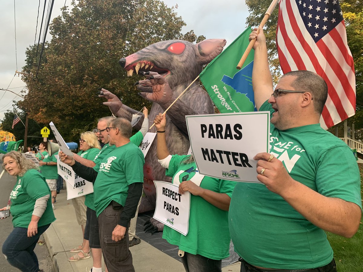 AFSCMECT4's tweet photo. Killingly BOE needs to #RespectParas and pay them living wages. #AFSCMEStrong #FairWagesForParas https://t.co/6uM7y70r8L