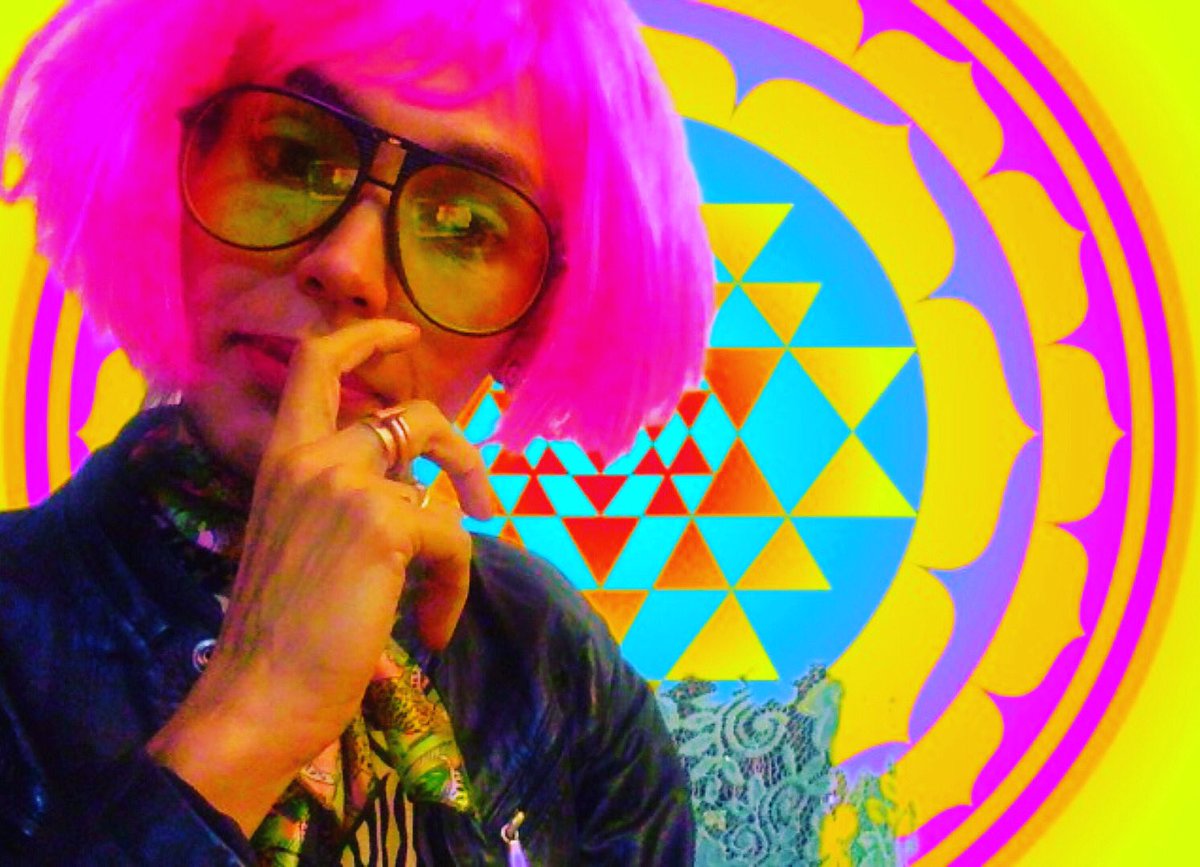 LasImaginistas's tweet image. We encourage you to structure in 15 minutes between zoom calls so you can do costume changes #zoom #liberatedfutures #cosmictime