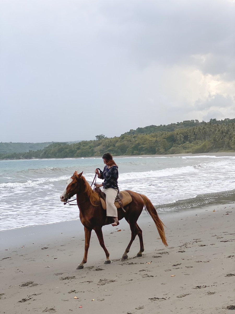 elicadayang's tweet photo. Always feeling happy and giddy when on the saddle 🐎 https://t.co/auVzuY8buu