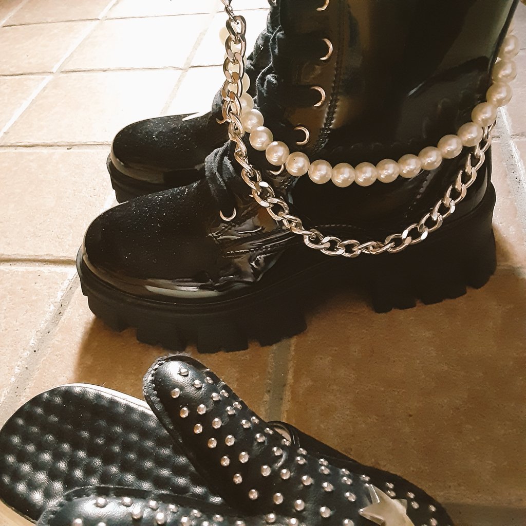 LXPJLdcTreh4UIl's tweet photo. 関東にもcindi bendi来てたから学校帰りの金曜にブーツを買ったやつ👢
確ね今日までだった気がする。
去年?も期間限定で開催しており、その時はバックを買いました。
#cindibendi #関東 #madeinjpan https://t.co/PYXXUBahNR