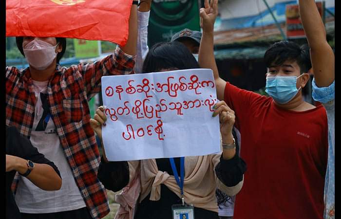 8_4_Infinity's tweet photo. Sanchaung Main Strike at a somewhere of Yangon.Nothing can make us stop how much they tried to stop protestors.

#AcceptNUG_RejectMilitary
#WhatsHappeningInMyanmar
#Oct14Coup https://t.co/XivODzHFMF