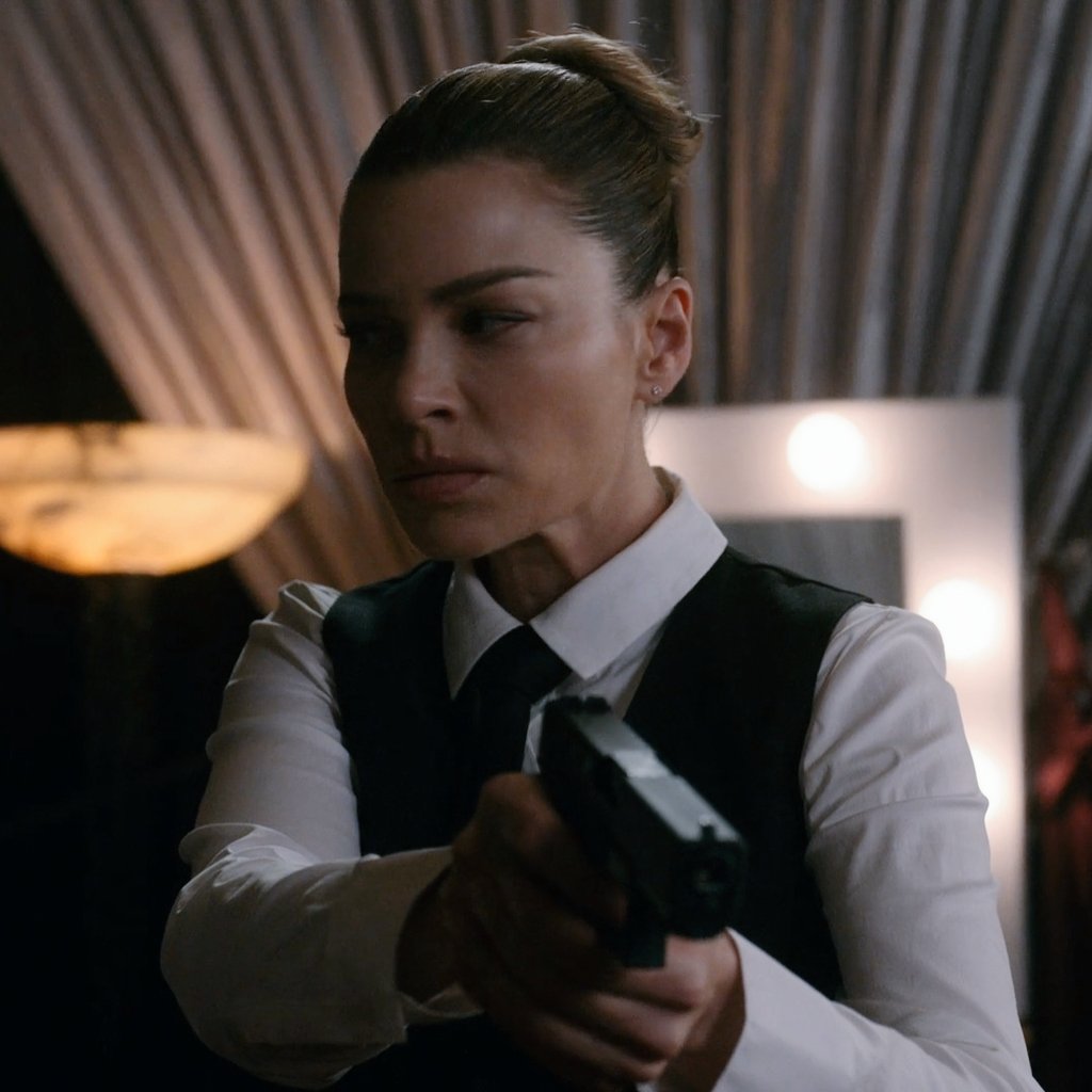 pricstlys's tweet photo. my name is decker. chloe decker https://t.co/eBybBqcclU