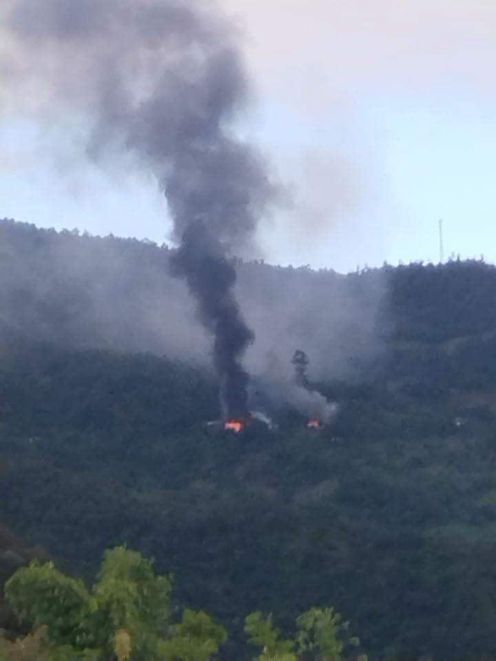 rina_ydns's tweet photo. The military junta's troops burned down the entire residential properties, including a Christian Church of Rialtii village located on Falam-Hakha highway this morning.
#Oct14Coup 
#WhatsHappeningInMyanmar https://t.co/drxzXD08Ac