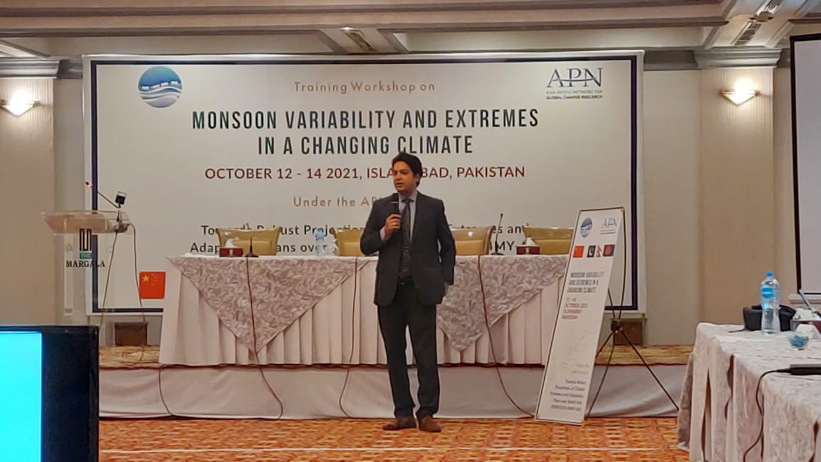 Kirankainat1220's tweet photo. Mr Farid Raees, Senior Anchor/ Executive Product New TV discussing Media reporting status of Climate Change in Pakistan: Opportunities and Challenges.
Day 3
#MonsoonWorkshop
#GCISC_APN https://t.co/Ukbhy4Svjb