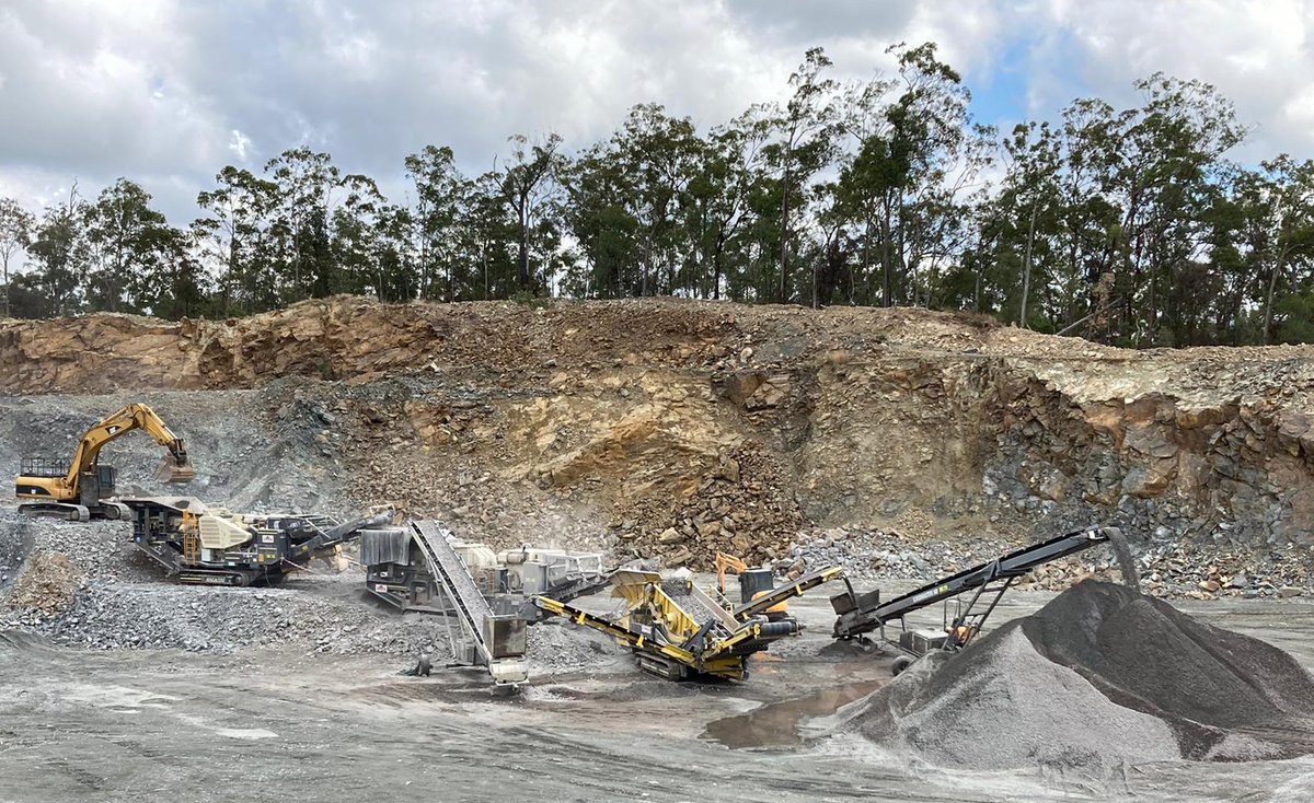 Screenmasters3's tweet photo. Tough material or application? Material going to waste? Start using every resource, call Screenmasters 1800 571 464!
#theanswer #useeveryresource #recycling #dontwaste #reuse #experiencecounts #onlythebest #getthemostoutofyourmachines #mobilecrushing #mobilescreening https://t.co/Hk4c68P7Go