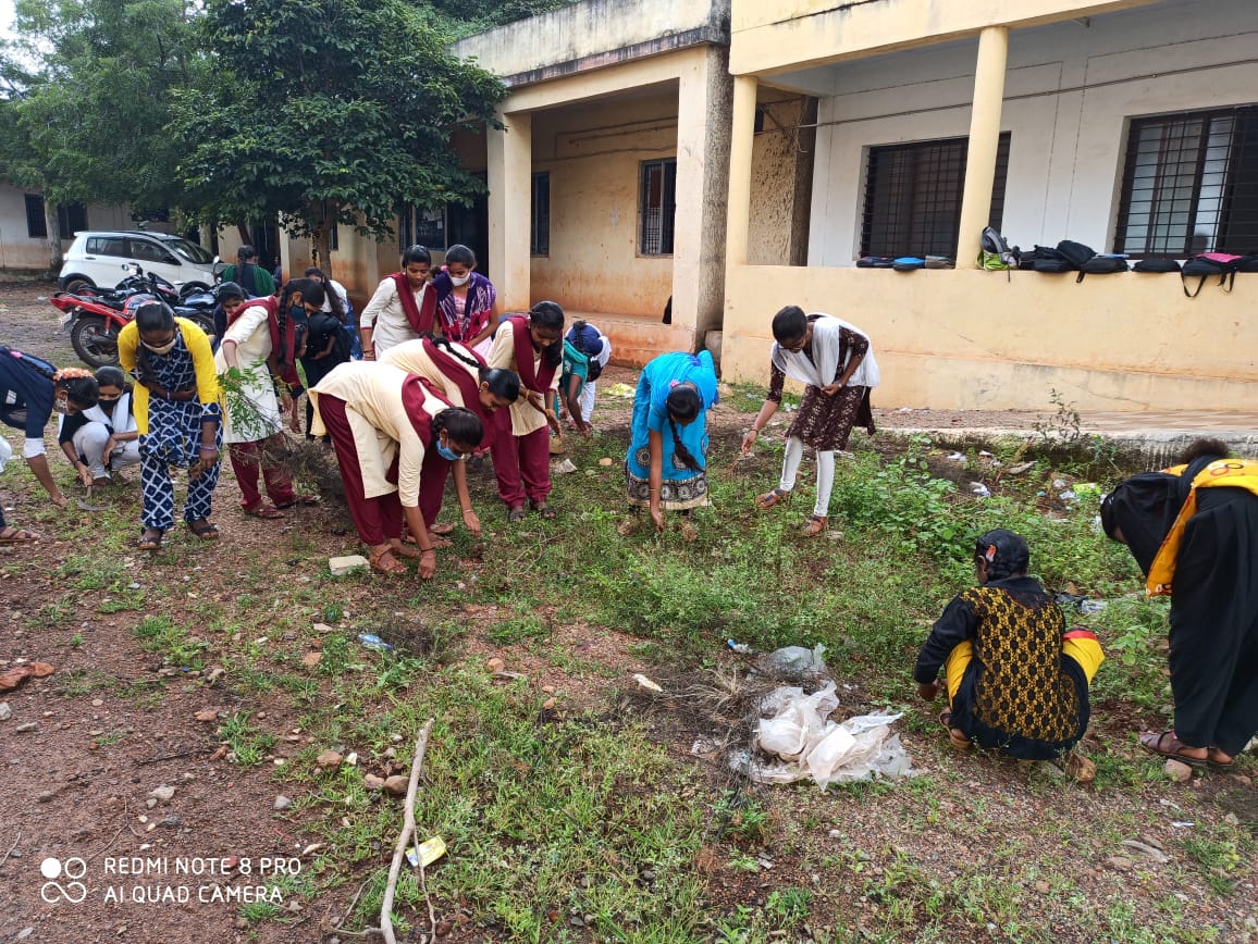 nssrdbangalore's tweet photo. Govt. PU college Humnabad Bidar conduct by NSS Unit of Clean India Campaign Programme.
#CleanIndia 
@YASMinistry  @ianuragthakur  @_NSSIndia https://t.co/e0i5M8Br06