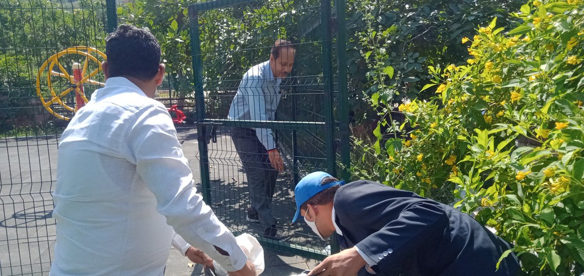 nssjhansi's tweet photo. रासेयो @NSSRDLucknow निदेशक डॉ अशोक कुमार श्रोती, समन्वयक @nssjhansi  स्वयंसेवकों के साथ #cleanइंडिया के तहत कैमासीन मंदिर में स्वच्छता अभियान चलाया https://t.co/jhXQ5VhXZB