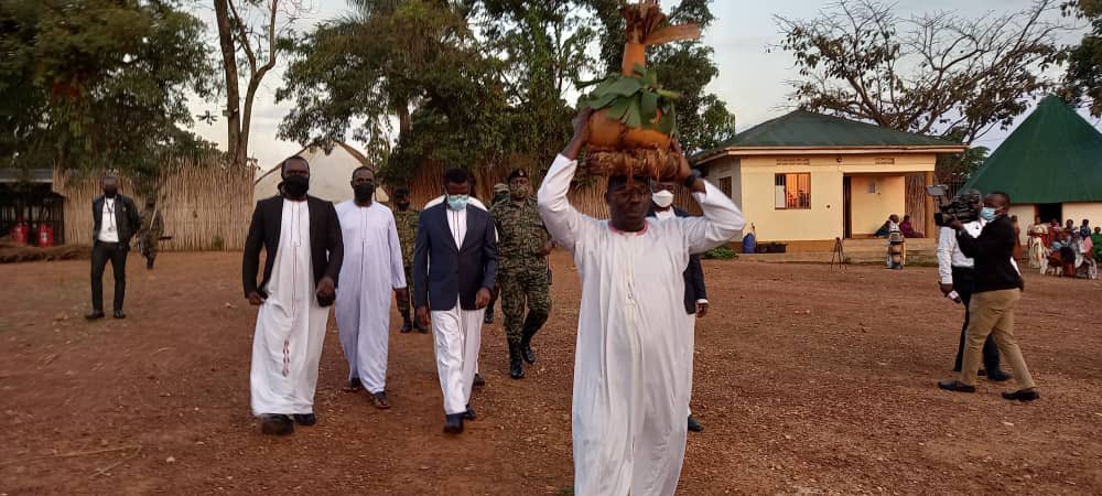 cpmayiga's tweet photo. Leero tukoze omukolo omukulu ennyo ogukulembera okusereka Muzibu Azaala Mpanga. Ssaabasajja Kabaka yatukwasizza Omulangira Daudi Ccwa era akwasizza Wabula Akayole obuyole buna. 

Okusereka kati kutandise. 

Nneebaza abo bonna abakoze kyonna okulaba nga tutuuka wano. https://t.co/6vFQvs3cDH