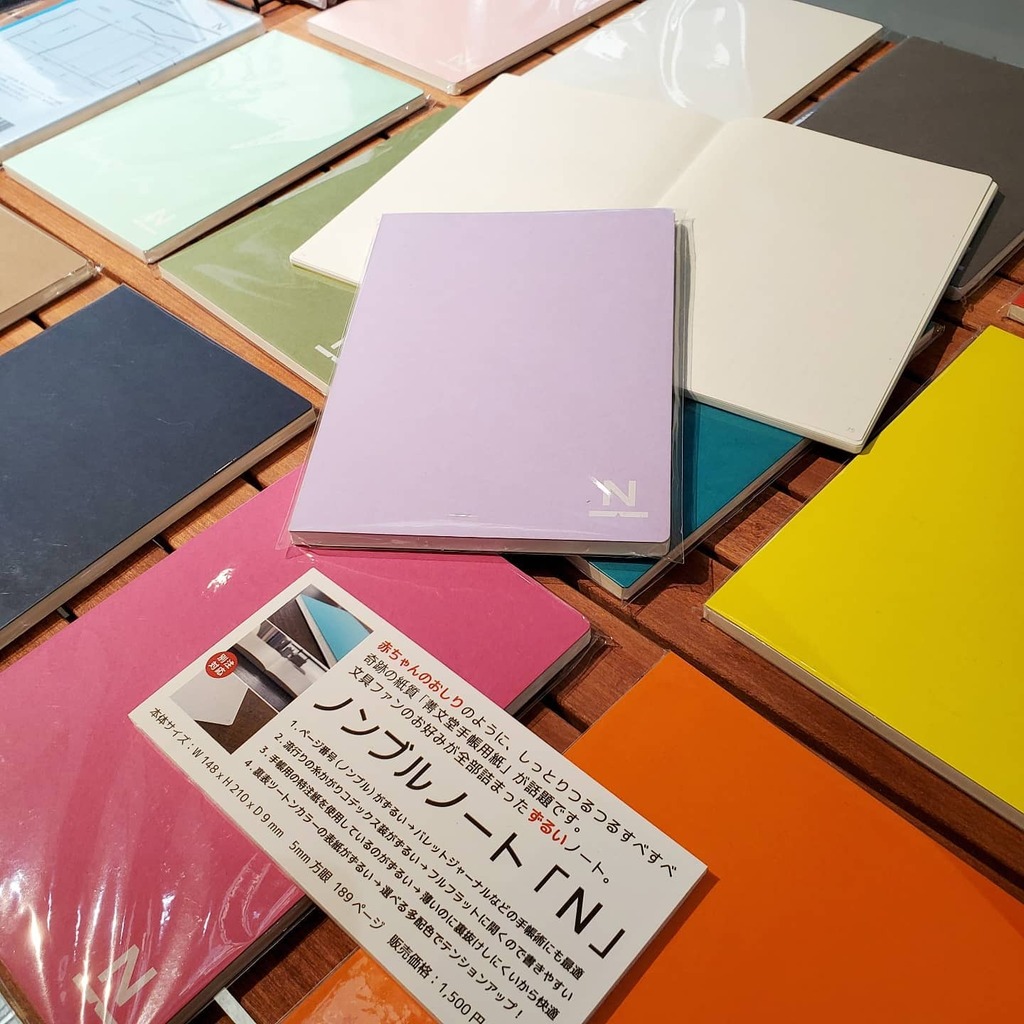 juunchan's tweet image. #ノンブルノートN 
新色も展示
やっぱり、この色よきお色
#flat3 instagr.am/p/CU_3WdPpX3C/
