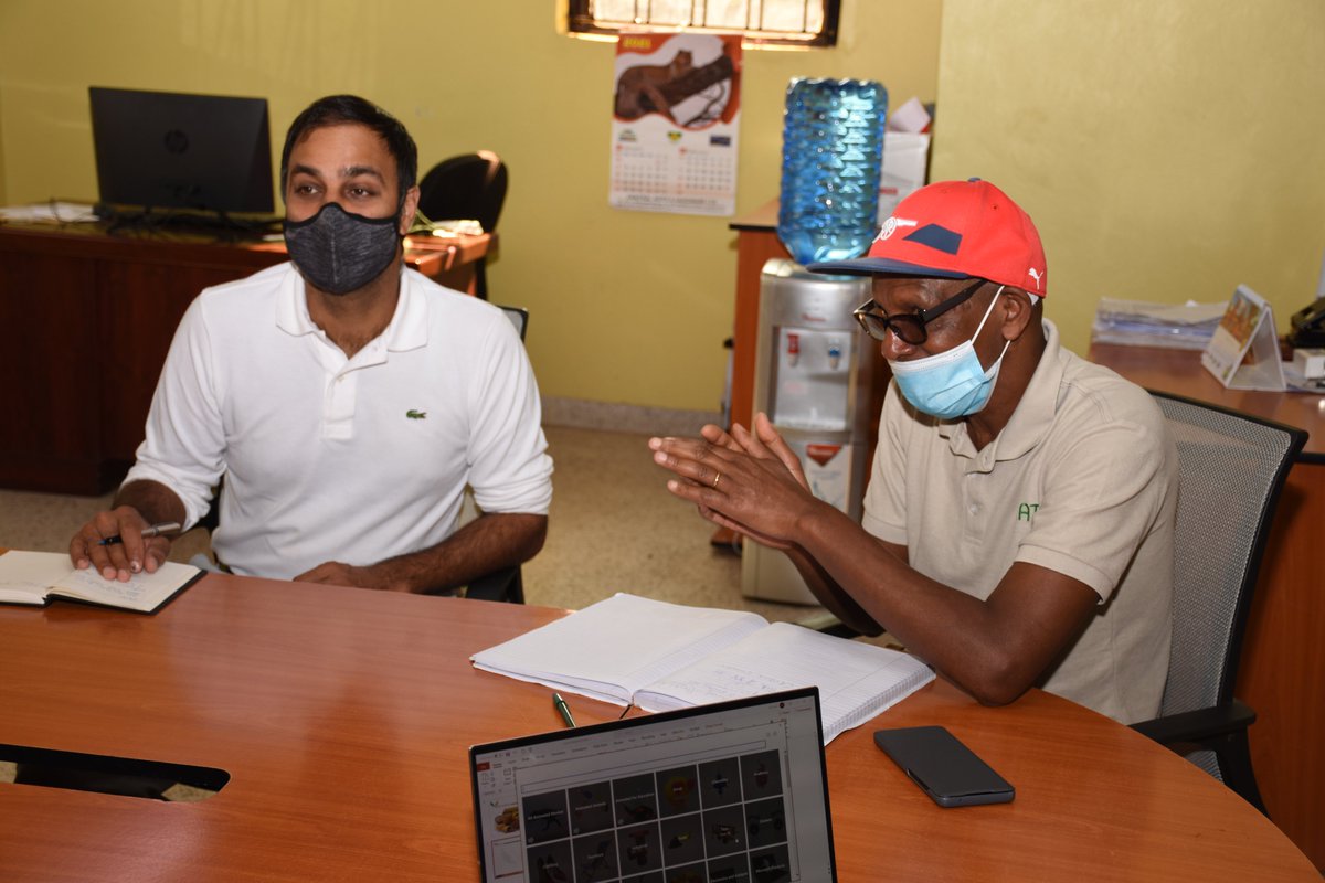 _PABRA's tweet photo. Ongoing: @HanifPabani and @CanadaDev team meets a bean processor(Smart Logistics) at Machakos. Smart logistics is a bean value actor in Kenya https://t.co/cVwma6IJy7