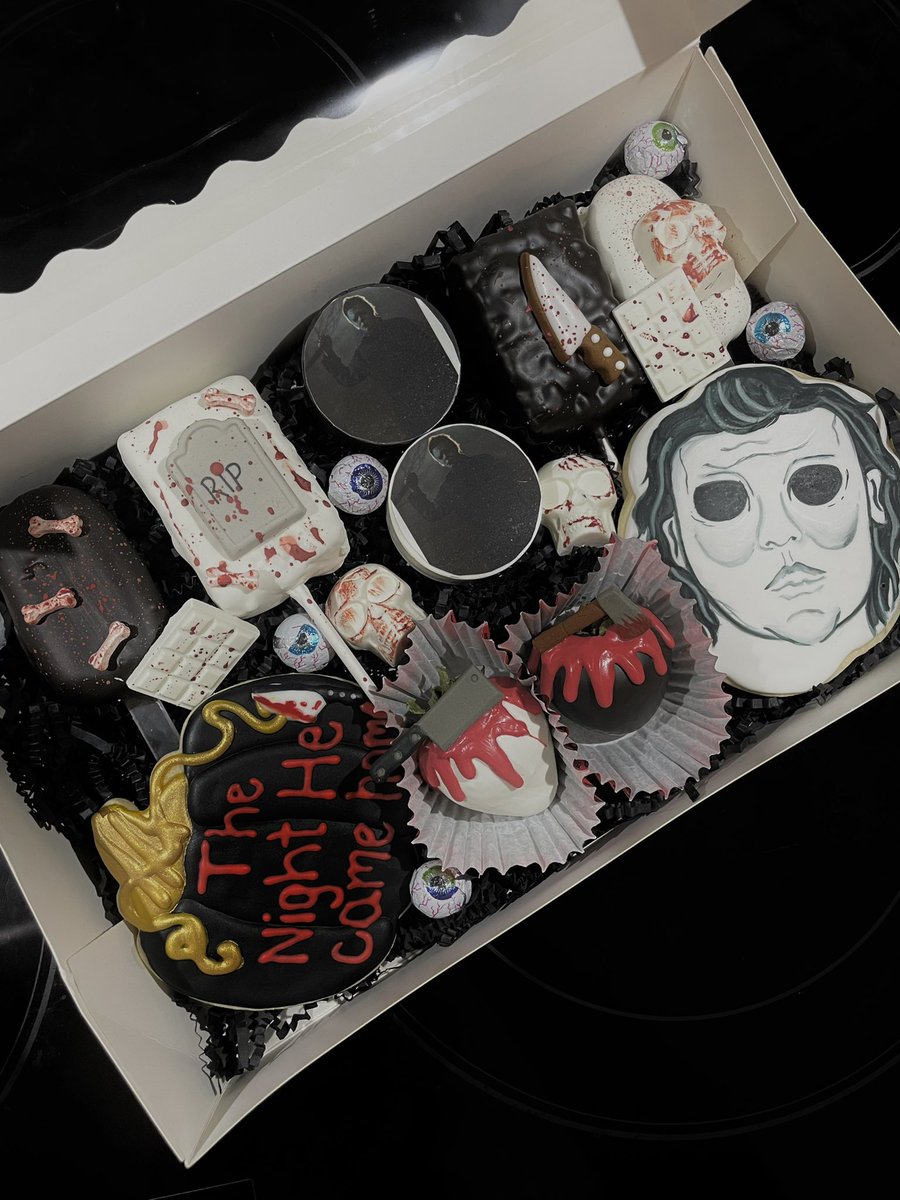 Halloween Treat Boxes. 🤡🔪🎈 #HalloweenTreats #pennywise #MichaelMyers