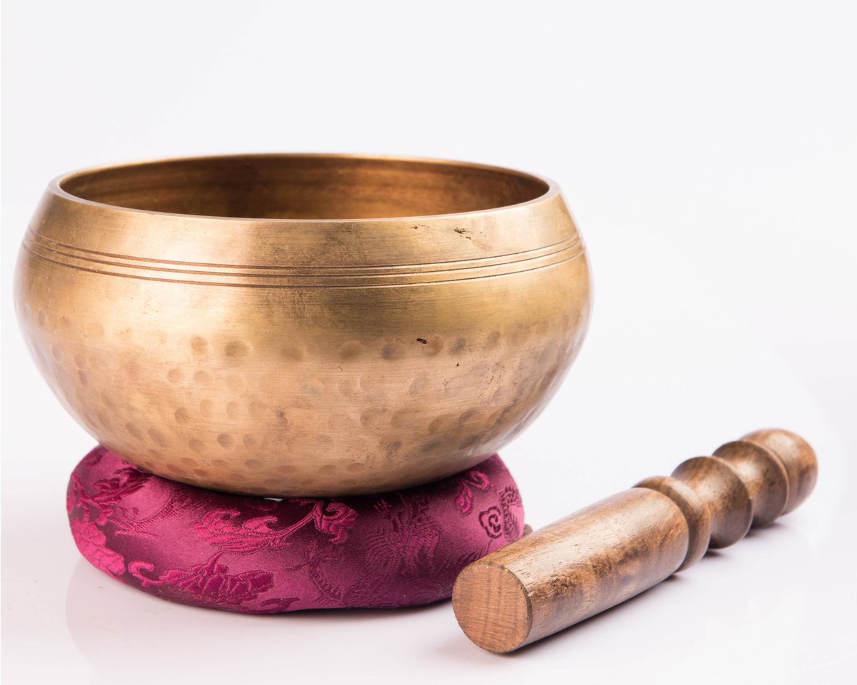 'Clean, crystal, enchanting sound! Fast shipment too. Love my new bowl! Thank you very much'- Irina K. bit.ly/3BAQvhn #bronze #crownchakra #tibetansingingbowl #meditationtools #altartable #mindfulnessgift #healingvibration #giftforyogalover