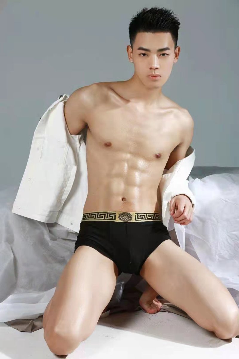 CDZSPA's tweet photo. 新到鲜肉腹肌技师一枚，有需要的请去主页添加微信预约哦
#SPA  #成都SPA  #成都会所 https://t.co/sh2MWSDPwC