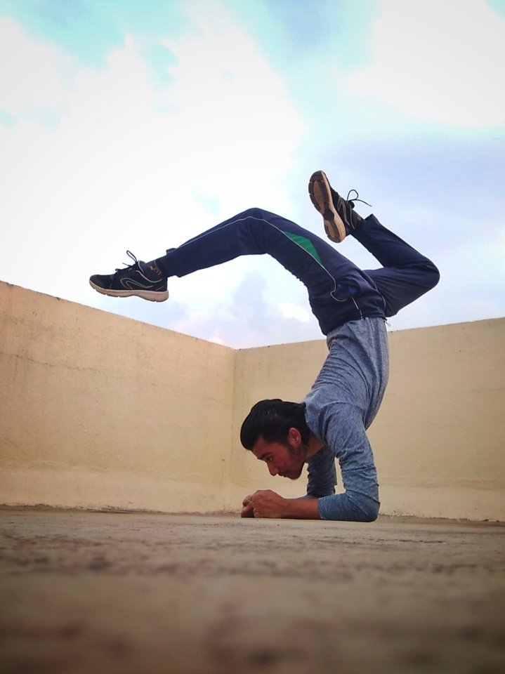 mesiddhanthakar's tweet photo. The body achieves what the mind believes...💯
@VidyutJammwal @mekarankapoor @vidyuts_maniac @meshailipatel @mechirag_patel @mepranati09 
#itrainlikevidyutjammwal #showyoursanak #fitness #fit #yoga #martialarts #kungfu #FitnessMotivation https://t.co/BhJfoy5i43