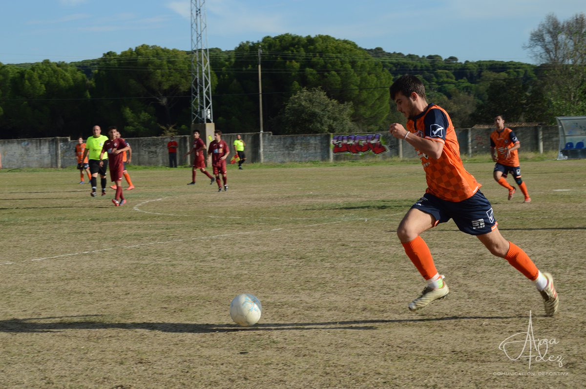 ⚽️ #Fútbol I <a href="/BoscoarevaloCf/">C.D.Bosco de Arévalo</a> y <a href="/DvoArenasCF/">Dvo. Arenas C.F.</a> lideran la provincial
▶️ Igualados a nueve puntos con <a href="/fcbarraco1/">Barraco C. F.</a> y @DCebre B
deportesavila.es/bosco-y-arenas…