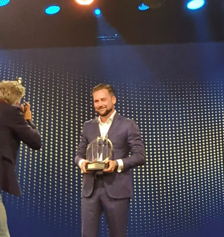 Proud that our CEO Stijn Nijhuis has won the @EY_Nederland award Entrepreneur of the Year 2021, representing the achievement of us as a team. Thank you EY for this recognition and amazing event last night bit.ly/3p2DIRo #enreach #workwonders #EOYnl #UnstoppableTogether