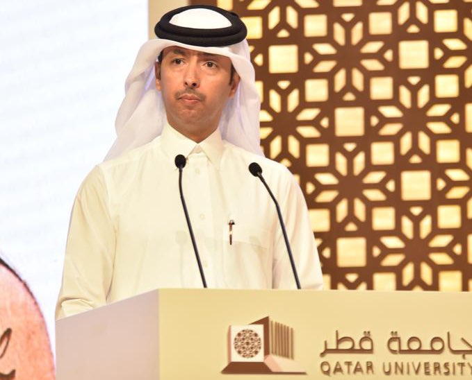 QatarUniversity's tweet photo. السيد / فالح بن حسين الهاجري، خريج برنامج العلوم السياسية والعلاقات الدولية من كلية العلوم الاجتماعية والانسانية بـ #جامعة_قطر وخبير في وزارة الثقافة والرياضة. 

ضيف شرف #حفل_تخريج_جامعة_قطر_٢٠٢١، كلية الآداب والعلوم (١) 🎓 https://t.co/JUyT2W8iIt