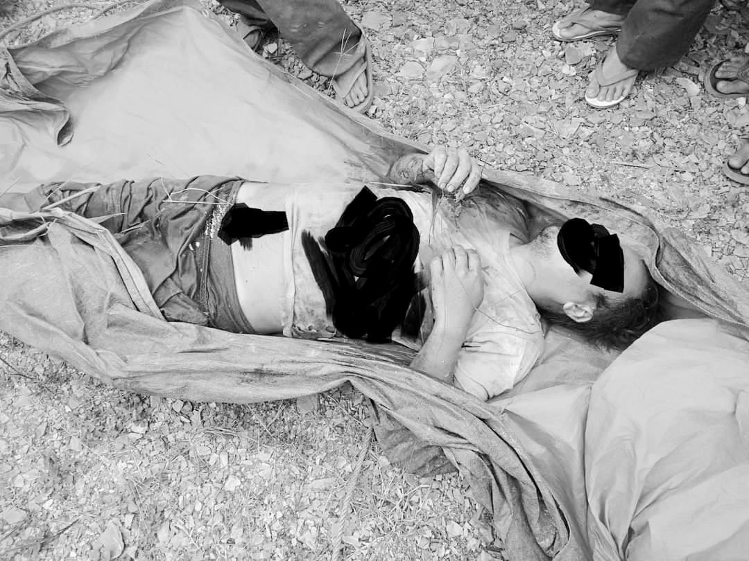 katycho22222's tweet photo. Tw // Death
SAC shot dead 2 Tuphei villagers: Pa Thawng Lun Mang(29) &amp; Salai Thawng Nei Mawi(34),near Htinshuu camp in #Falam Tsp, chin state. The bodies dumped by Junta on the roadside was found yesterday morning.
#WhatsHappeningInMyanmar
#Oct14Coup https://t.co/UXOPyJYUzV