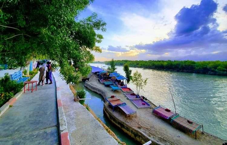 doedamercy's tweet photo. The beautiful Lashkargah river in southern Helmand province of Afghanistan❤��🛶 https://t.co/GRQMsCrm1z