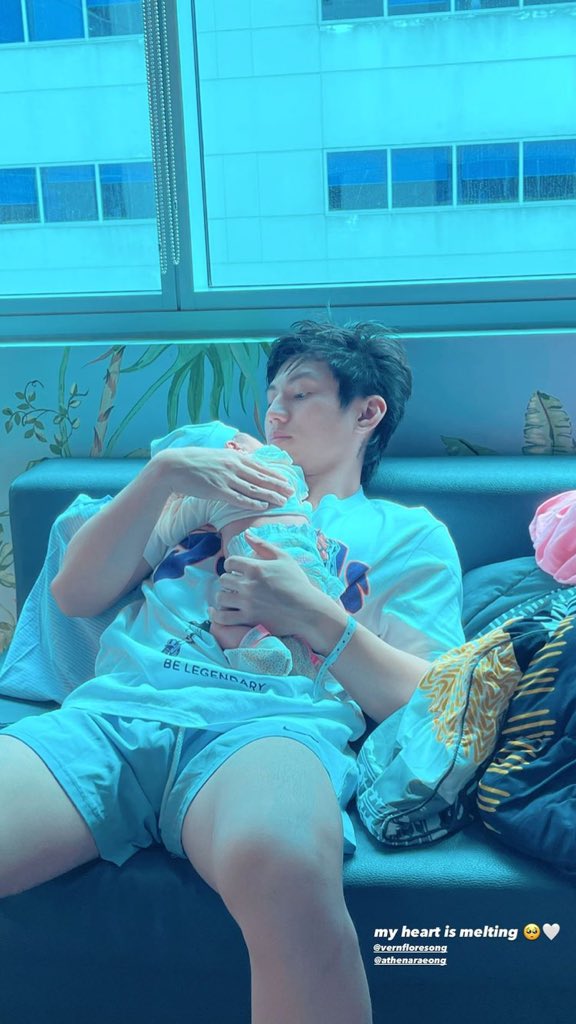 rivas_believer's tweet photo. Daddy Vern with baby Athena🥺💗 https://t.co/KS2C4MZSk2