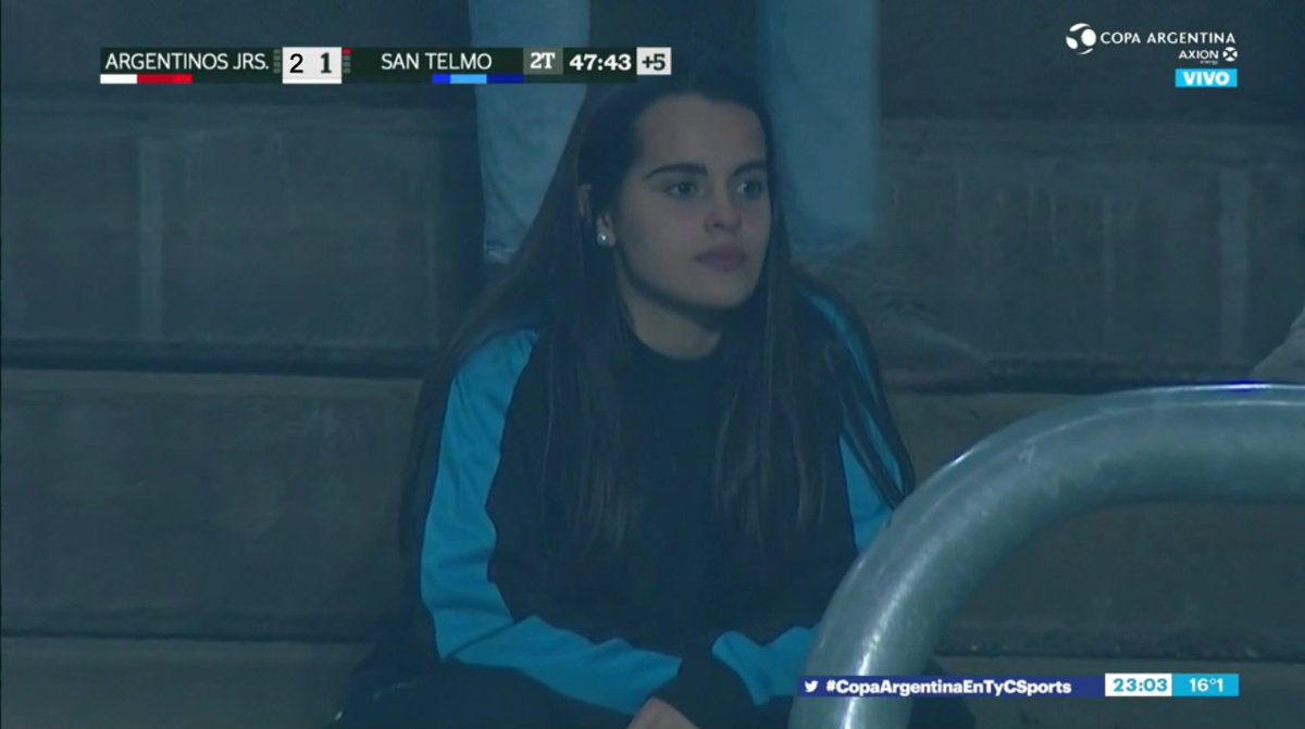 Ano_NimusPC8's tweet photo. che como que esta feliz esta hincha de san telmo https://t.co/XUKWtmhgqG