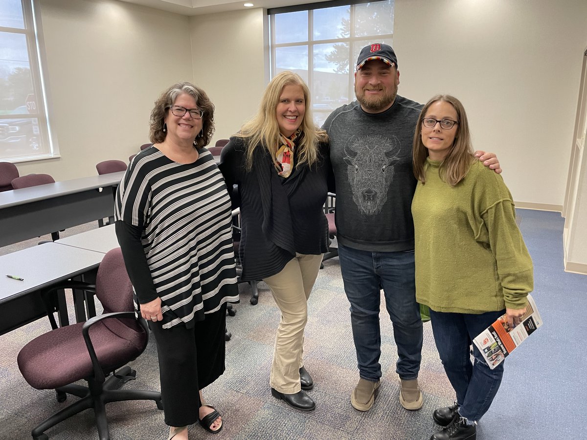 VHEDC's tweet photo. Partners for Good, VHEDC's nonprofit collaborative, met @MerrickInc Grateful for this group of caring leaders that partner to do the best work for their respective nonprofit organizations. @LakeshoreWBL @NYFS2 @SolidGroundMN https://t.co/eOOg0nX0bw