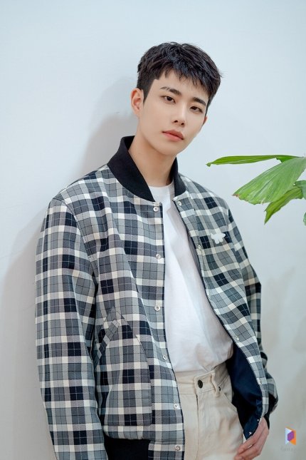 offclASTROid's tweet photo. [INFO] ASTRO MJ Akan debut solo denganagu trot. Young Tak akan bergabung bersama MJ untuk merilis solo dengan lagu semi-trot. MJ akan menajdi member pertama ASTRO yang akan melakukan debut solo dan merilis album dengan harapan rilis pada bulan November

https://t.co/1L1HPNtPq1 https://t.co/oRUzNkn7T2