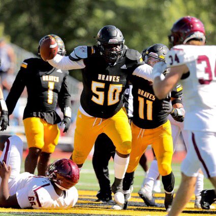 lsmith_04's tweet photo. Blessed to have received a scholarship to @OttawaUFootball. @CoachNickDavis @MontiniFootball @DeepDishFB https://t.co/SbRa0sqov5