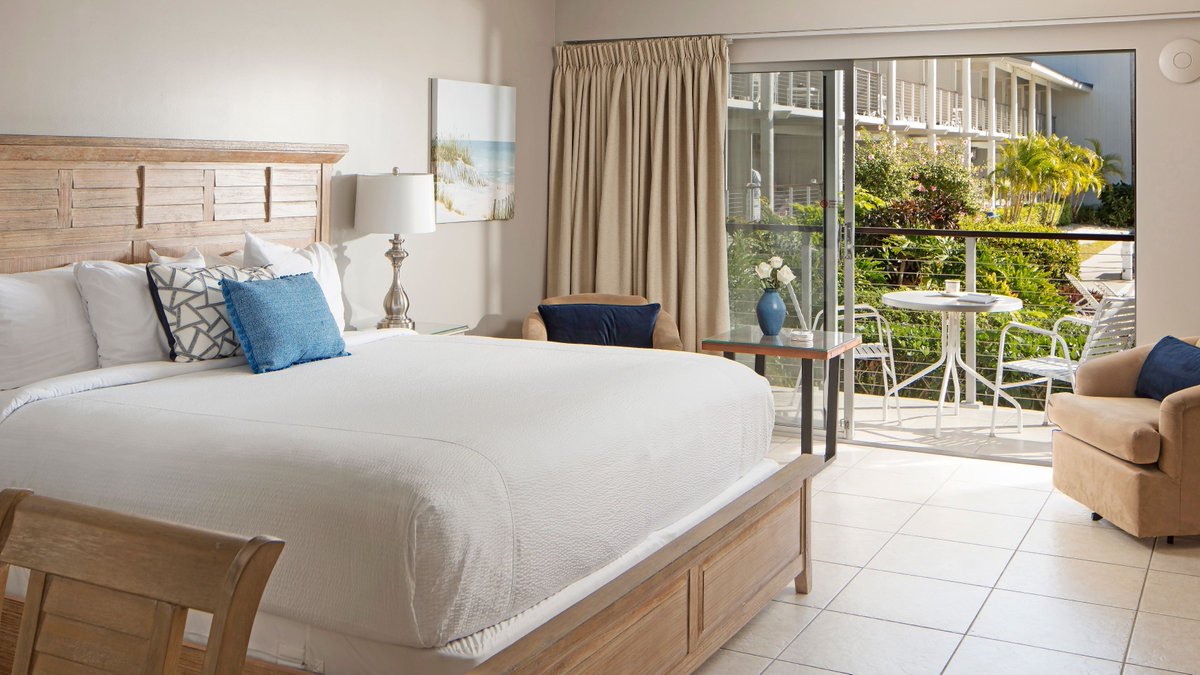 CoveInnNaples's tweet photo. Stay with us for 7-nights or more and enjoy up to 15% off chic accommodations, boutique-style warmth, and picture-perfect waterfront views. 🙌 https://t.co/E1icILkpcd https://t.co/eac5TDfE1O