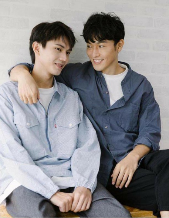 DeliciososBL's tweet photo. [🎤ENTREVISTA]#SYAQ 

Los protagonistas de #SeeYouAfterQuarentine mediante una entrevista con #MirrorMagazine comentan cómo se sintieron mientras grababan la serie. 

#隔離後見個面好嗎 #Akihirokawai #LanceChui #BL 

#DeliciOsosDelBL🐼🏳️‍🌈🐻 https://t.co/FTOlU3MWQu