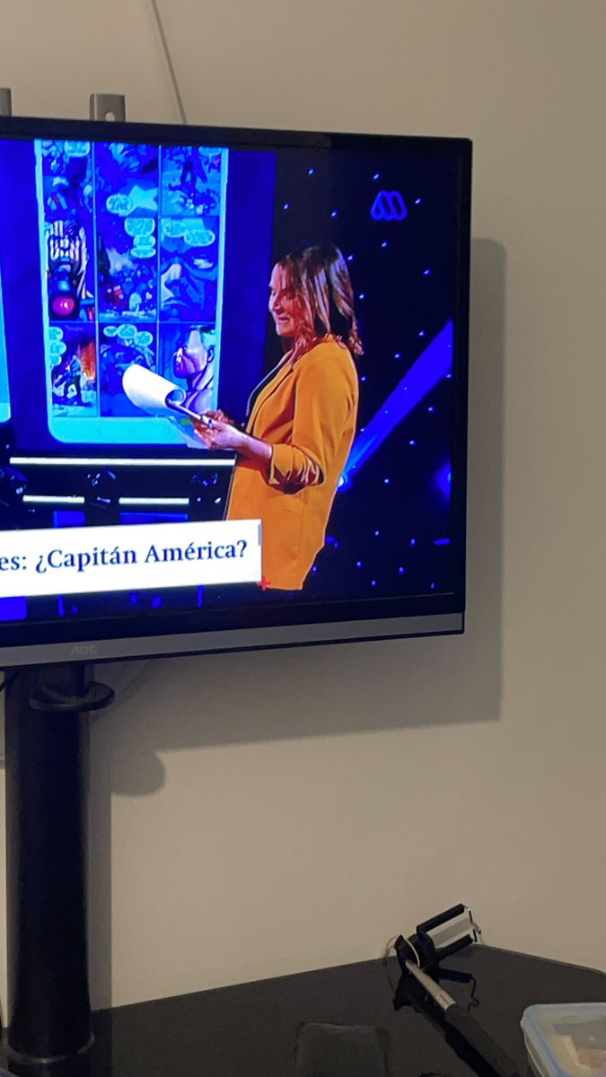 maryescomar's tweet photo. Que mina más desagradable para ser periodista, no deja ni responder pensé que era un día puntual pero hoy nuevamente a misma dinámica pregunta y no deja responder 😳😳 #ElCandidato https://t.co/eFPCJ9ySwV