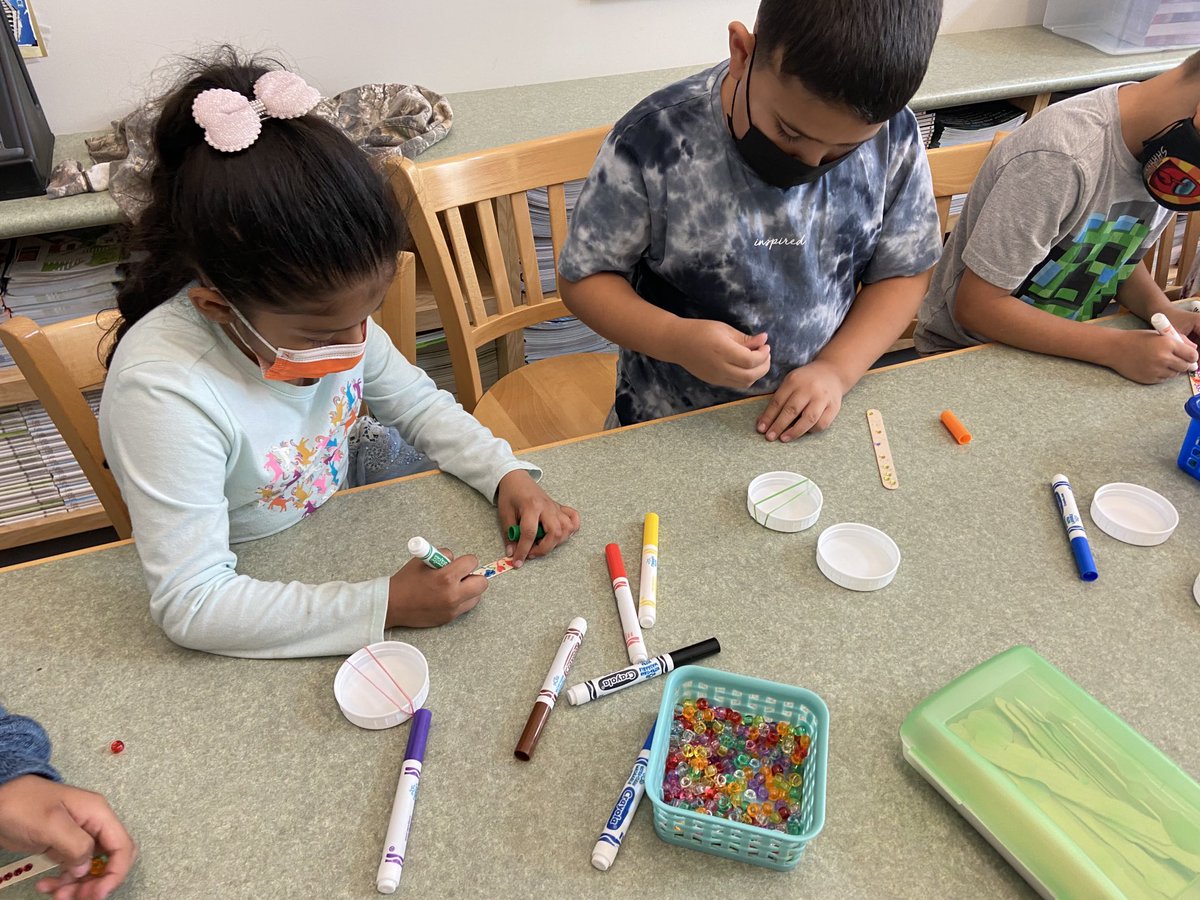 With an IB Central Idea of, “Cultures can connect communities” it was inevitable to not inquire into musical traditions. Purposeful planning between 1st grade teachers and our librarian resulted in student connections between different forms of a banjo. 🌍 <a href="/lombardibears/">SCA Lombardi</a>⁩