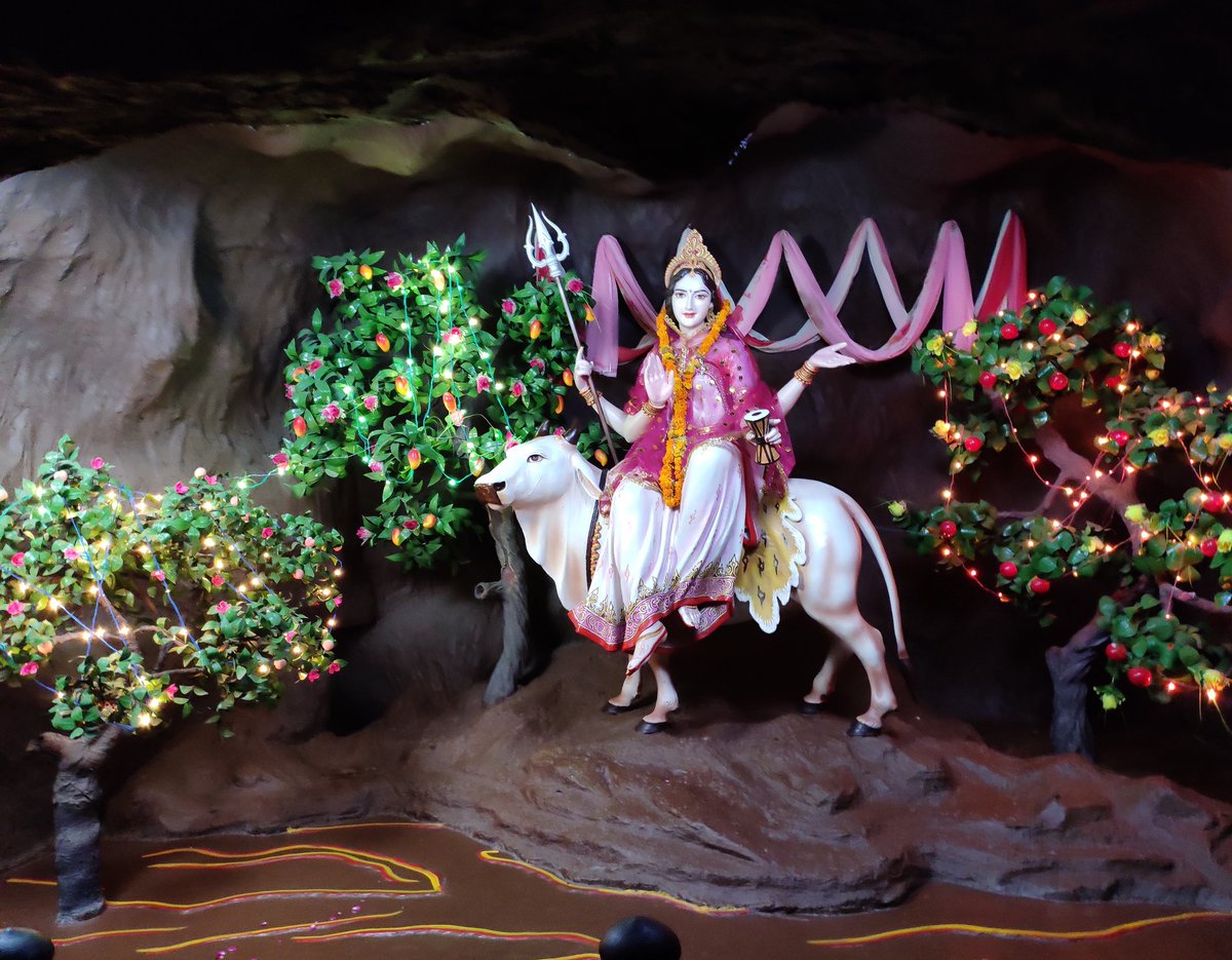 LahriSunil's tweet image. Aaj Maa Durga ka nava din Pichhle 9 Dinon Se Mata Ne 9 shaktiyon ka varnan Kiya yeh har Nari ke liye ek Shiksha hai isase Seekh le kar apne aap ko sashakt banaaye....