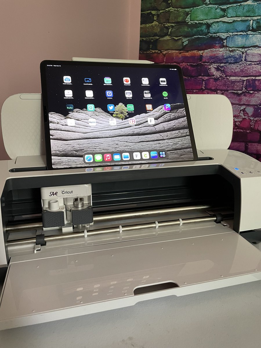 craft_til_dawn's tweet photo. I’m about that Cricut life!  #cricutmaker https://t.co/D2tmzbSJYm