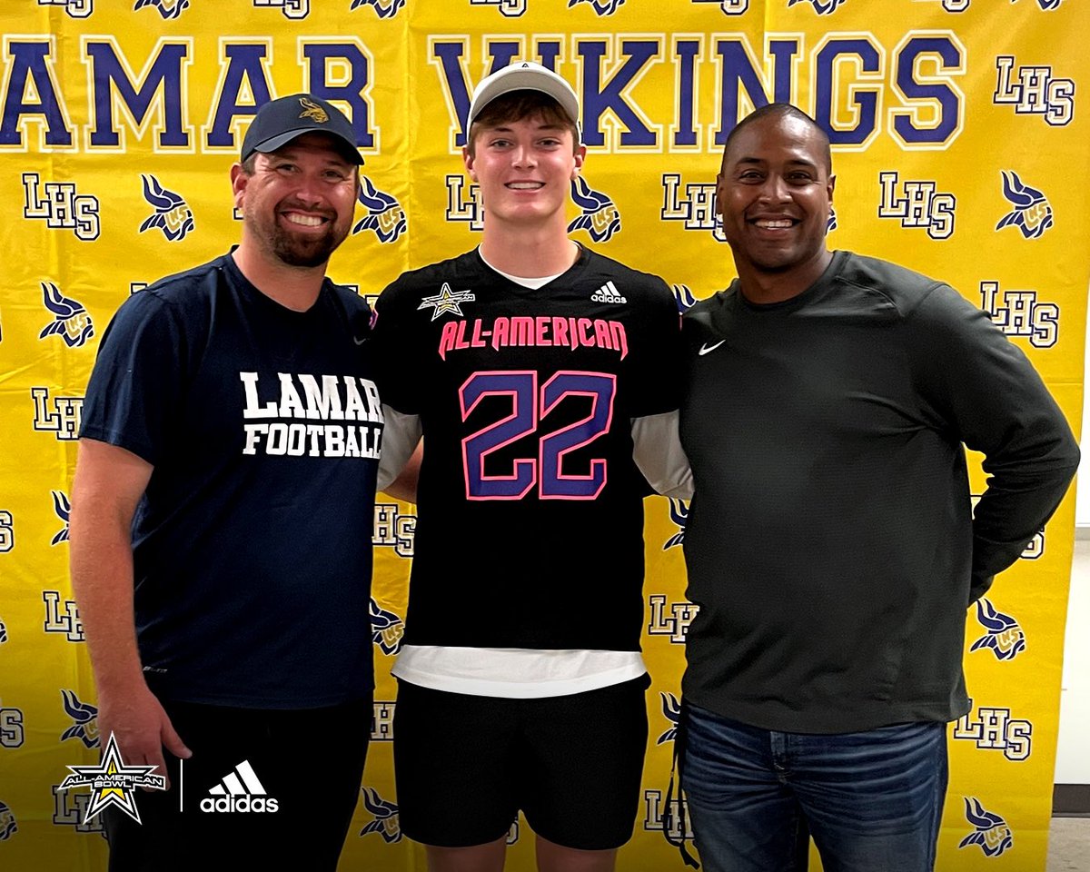 AABonNBC's tweet photo. The Leg 🦵 

Welcome kicker Blake Ford (@VikingKicker) to the 2022 All-American Bowl @NBCSports 

#AABXXII 🇺🇸

#AllAmericanBowl 🏈 @adidasFballUS 

https://t.co/jmj6dOIMOC https://t.co/CsAl9xiOCM