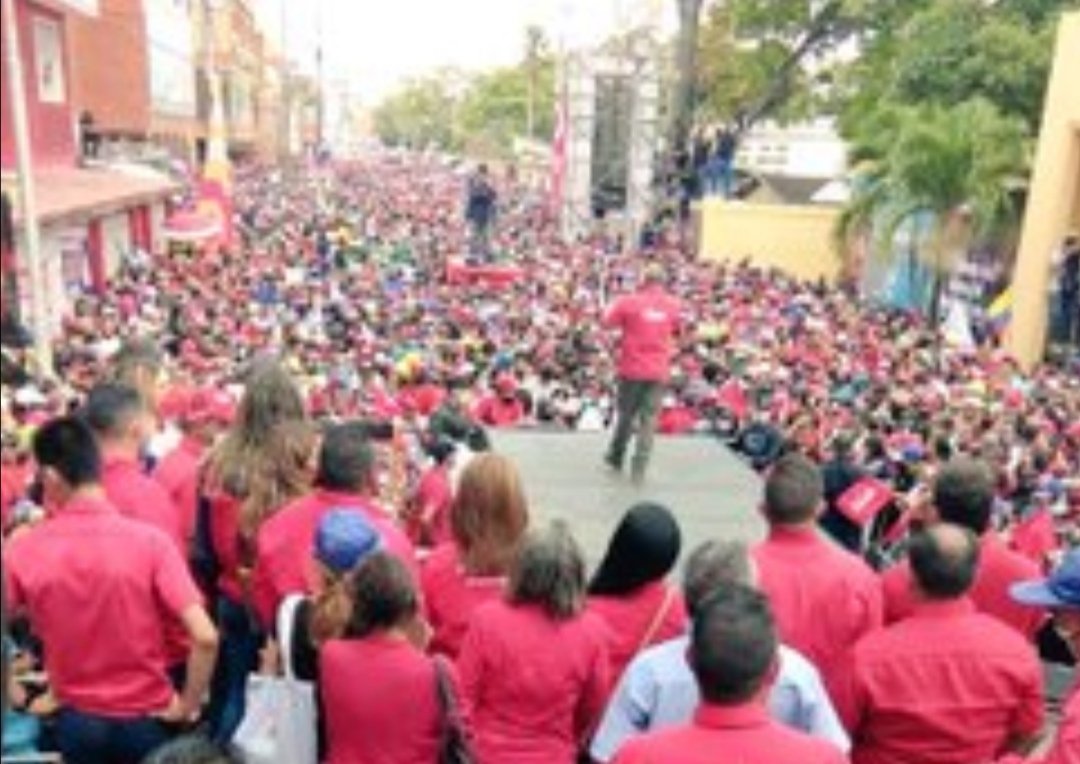 magimarin's tweet photo. Desde @ConElMazoDando

#ElPuebloTieneConQue

BASES DL PSUV GPP TIENEN CON Q

MUJERES Y HOMBRES TIENEN CON Q

CHAVÍSMO VICTORIOSO TIENE CON Q

JEFE NACIONAL D CAMPAÑA @dcabellor TIENE CON Q

JÓVENES-ESTUDIANTES TIENEN CON Q

INDÍGENAS TIENEN CON Q

21N VAMOS CON TODO

CHÁVEZ VIVE! https://t.co/ZI98YdX6fb