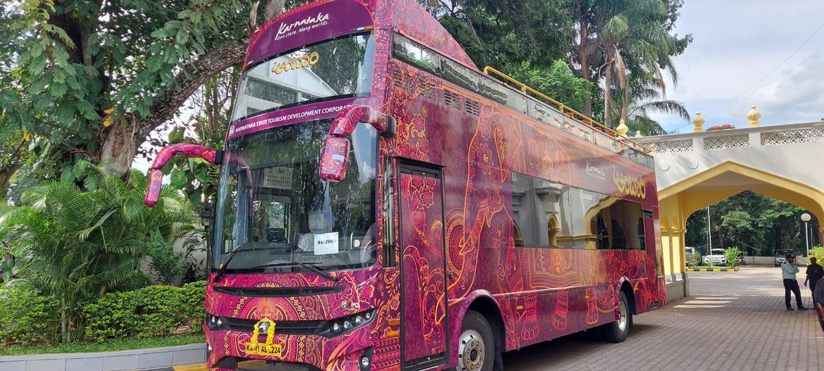 ChristinMP_'s tweet photo. Recently traveled by @kstdc 's Ambaari, the hop-on hop-off double-decker bus in Mysuru. Priced at Rs 250 per ticket, it takes you through the city's landmarks. Late afternoon/evening is the ideal time to take the bus @KarnatakaWorld https://t.co/6gjjqYtso3