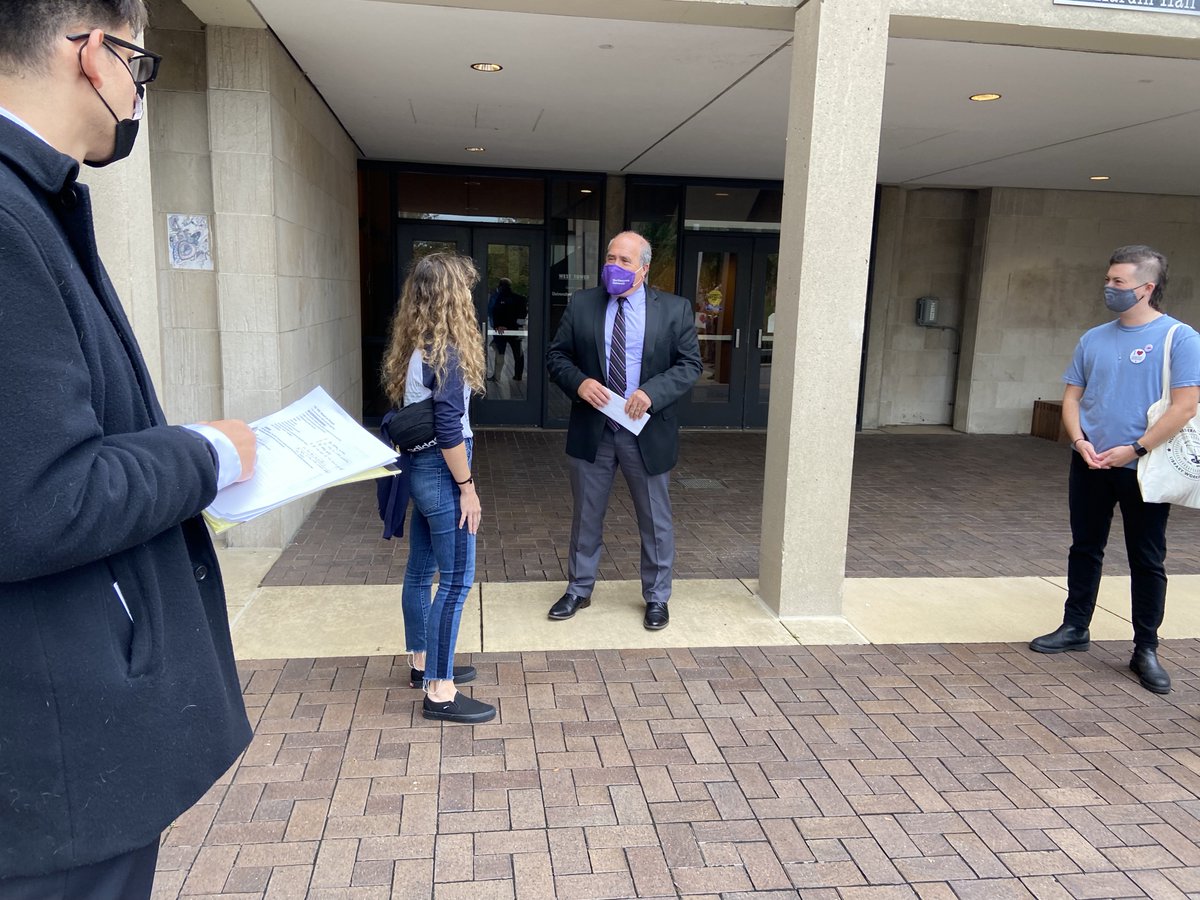 NULWorkersUnion's tweet photo. Yesterday, we marched on the Provost’s Office to demand recognition for our union and deliver our Dear Colleagues Letter. We have strong majority support for our union - recognize us @northwesternu @thedailynu @NU_LIBRARY #nulwu https://t.co/gjWme2bx9r