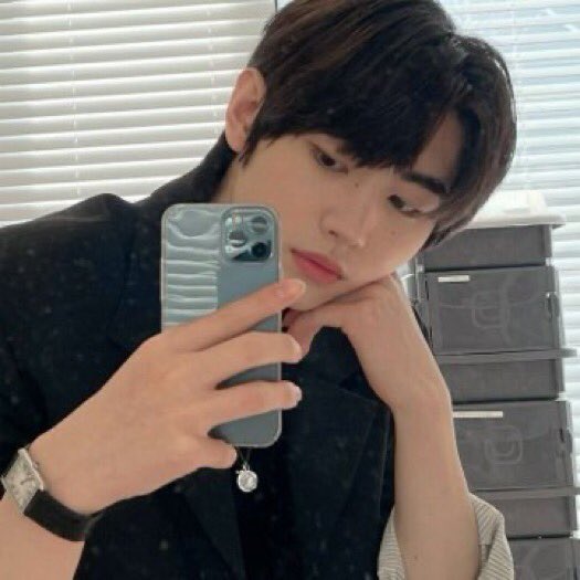 …                 Sairo Chavez
          not new to rp , restarting.
        looking for interactive moots!
        like and retweet to be mutuals