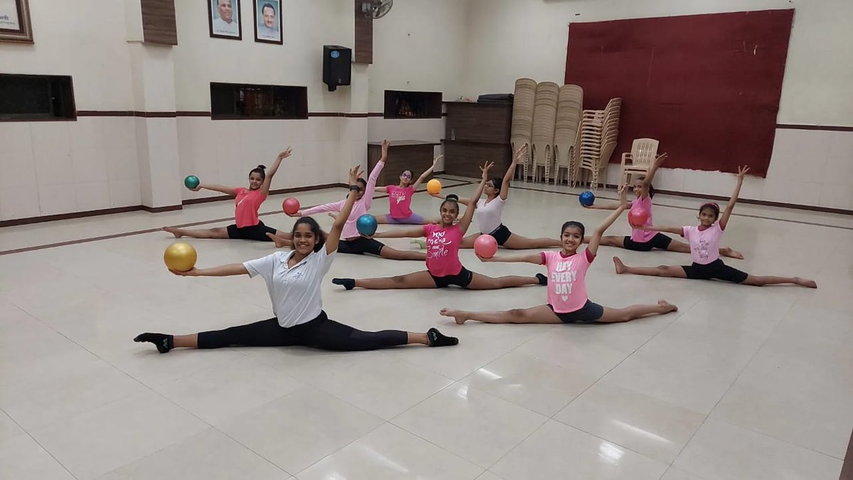 PremierRhythmic's tweet photo. Day 8 - Colour Pink ft. Under 8/10/12 advanced batches with Coach Aditee and Coach Janhavi π From exercises to choreography, these kiddos enjoy every moment of their training. Oh and we love pink! Celebrating #navratri colours with the PRGA Batches. #PremierRhythmic https://t.co/54vB6jHJd6