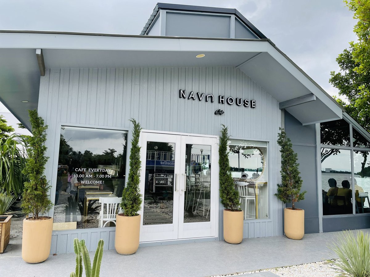 tlesri's tweet photo. Nava House cafe คาเฟ่ริมแม่น้ำบางปะกง บรรยากาศดีมากกก เมนูแต่ละอย่างที่สั่งมาตอนแรกกลัวจะหวานแต่พอกินไปคือไม่เลย มันดี ลงตัวสุดๆ ไม่เลี่ยนไม่แสบคอ กินได้เรื่อยๆ หากใครชอบถ่ายรูป ถ่ายวนได้ทั้งในร้านนอกร้านเลยจ้า @aroii #อร่อยบอกต่อ #รีวิวฉะเชิงเทรา #reviewcafe https://t.co/YFA2eQTzFa