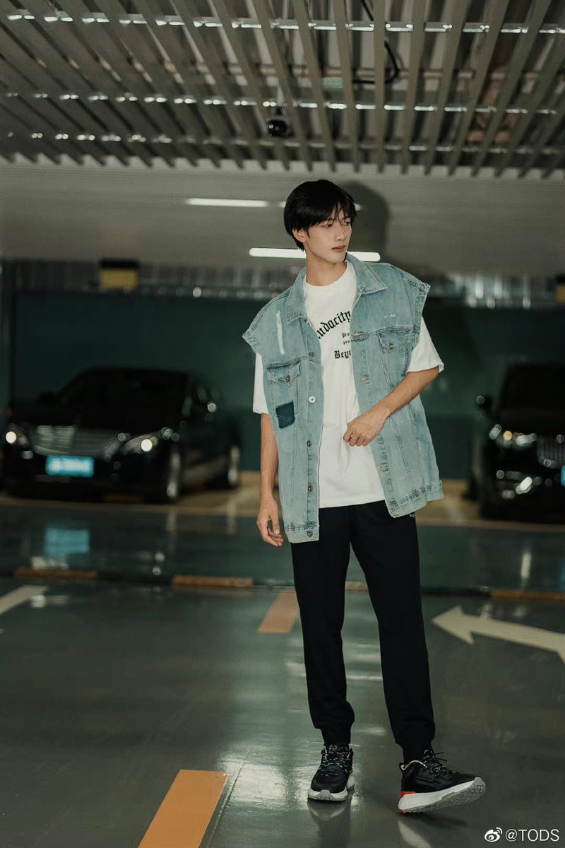 GanWangxingTH's tweet photo. [🌠] ——— TODS weibo
2021.10.14🔭

TODS มาอัปเดตรูปกานวั่งซิงส่วมใส่รองเท้าผ้าใบสำหรับช่วงฤดูใบไม้ร่วงและฤดูหนาว

ทุกคนสามารถไปคอมเมนต์ + รีโพสได้นะคะ https://t.co/8JA9YZl3ic

#GanWangxing 
#กานวั่งซิง 
#甘望星 https://t.co/kXibuCXiaK